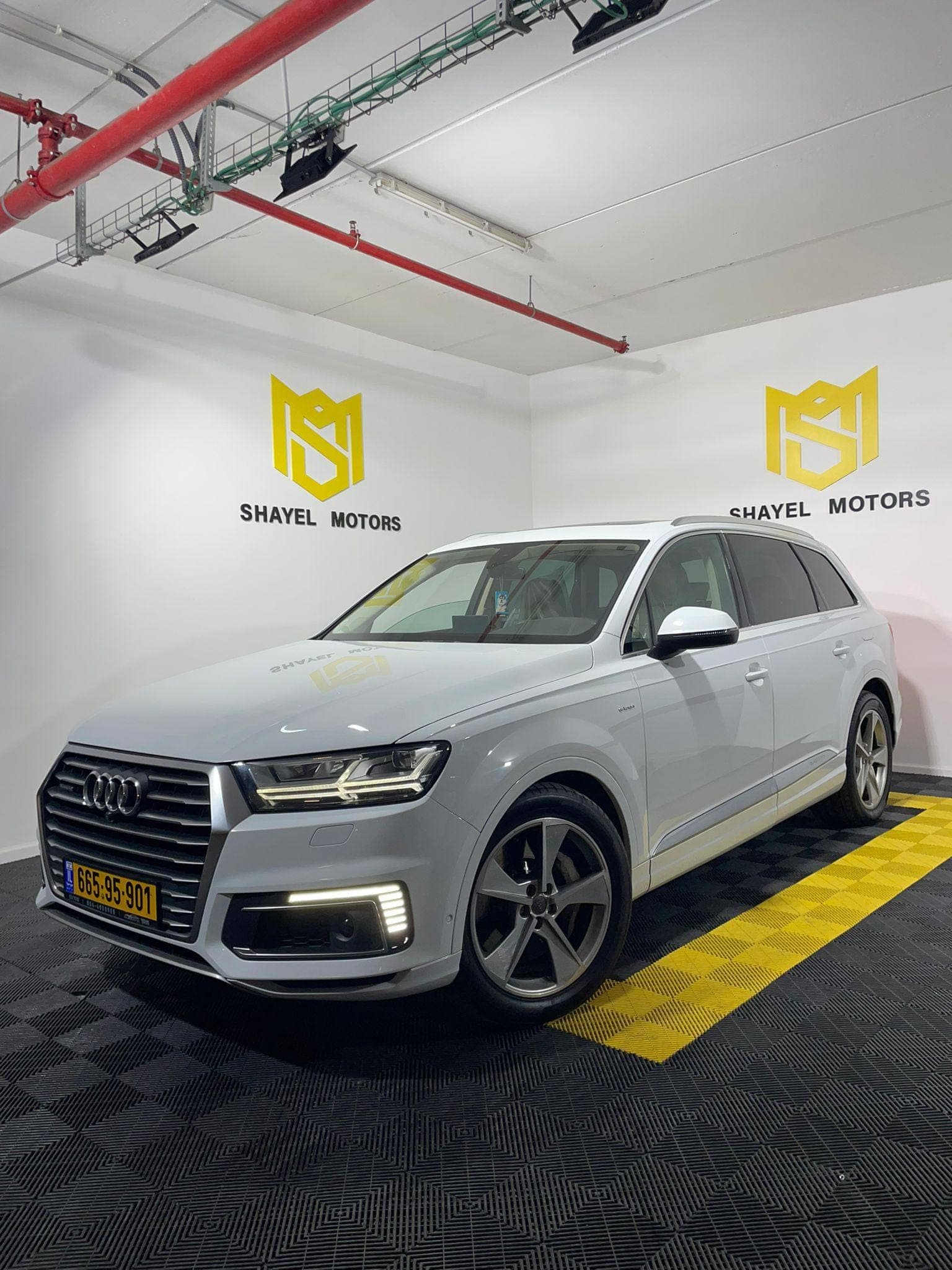 אאודי Q7 e-tron 3.0 TDI quattro