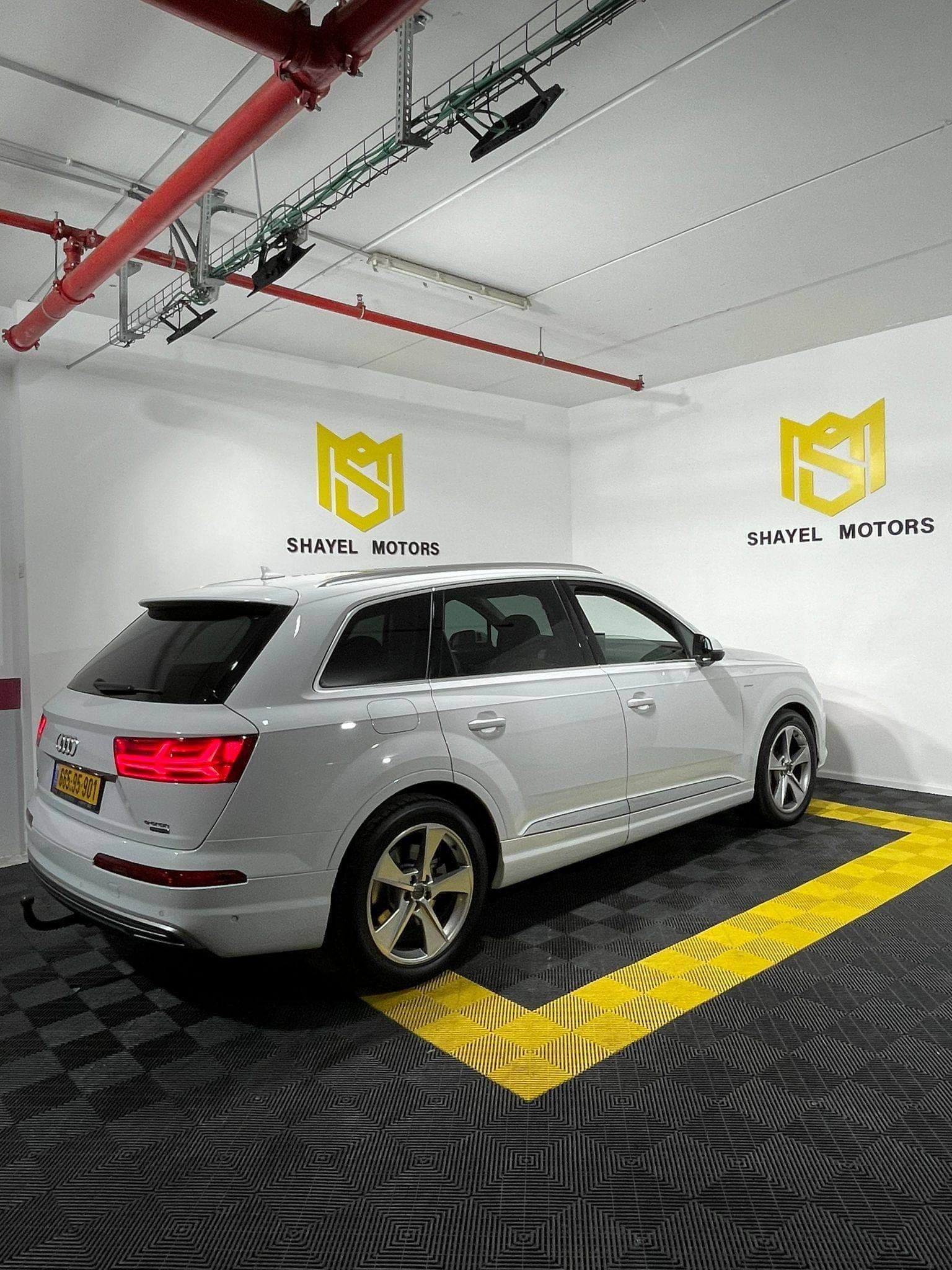 אאודי Q7 e-tron 3.0 TDI quattro